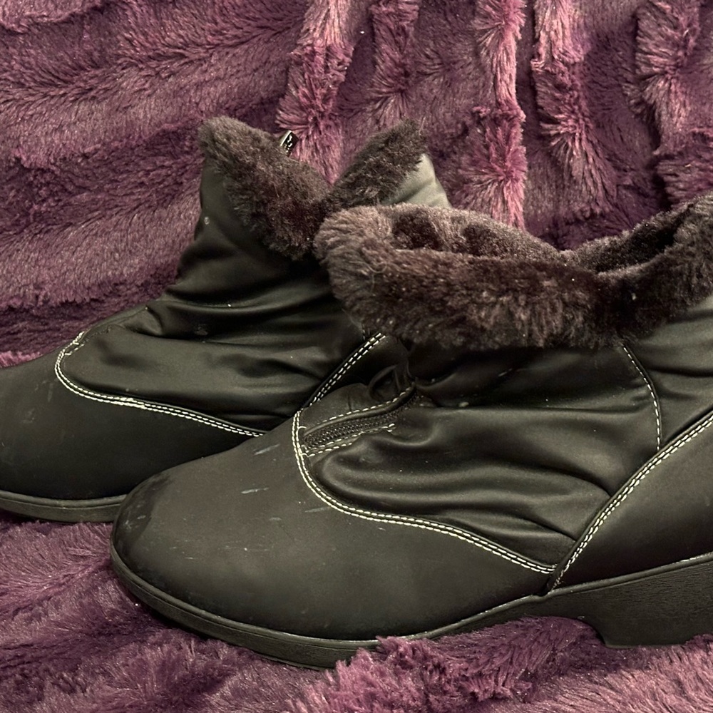 Snow boots